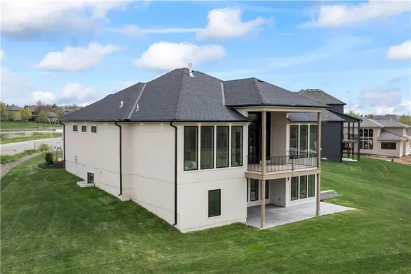 $978,340 | 1816 Northeast Lashbrook Drive, Lee's Summit, MO 64086