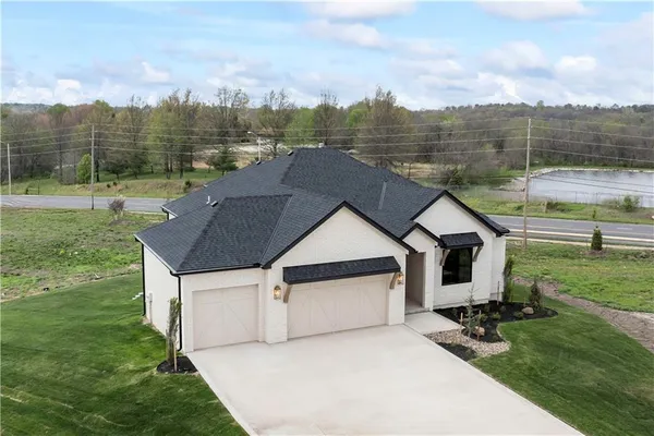 $978,340 | 1816 Northeast Lashbrook Drive, Lee's Summit, MO 64086