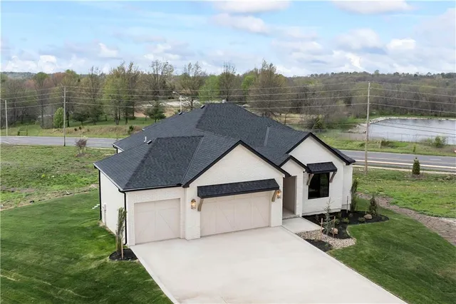 $978,340 | 1816 Northeast Lashbrook Drive, Lee's Summit, MO 64086