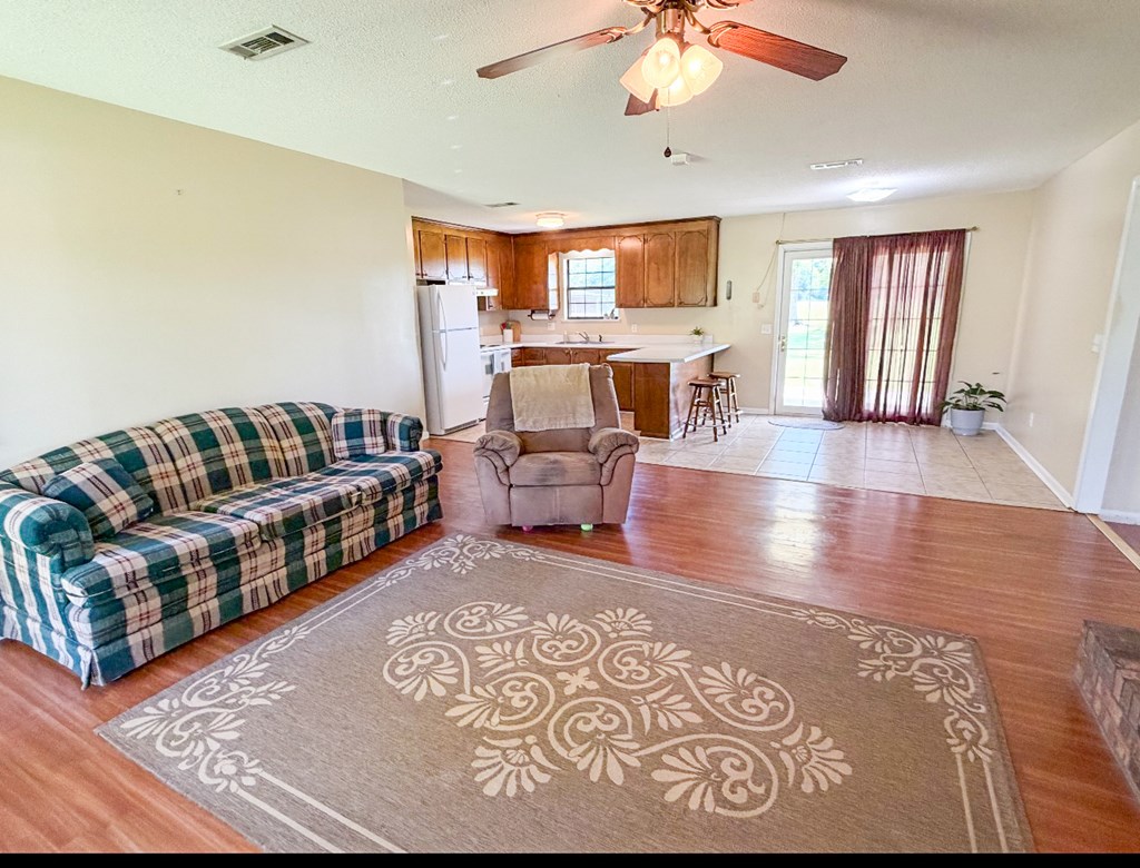 225 Royce Lane Dothan, AL 36305 - Photo 3 of 31