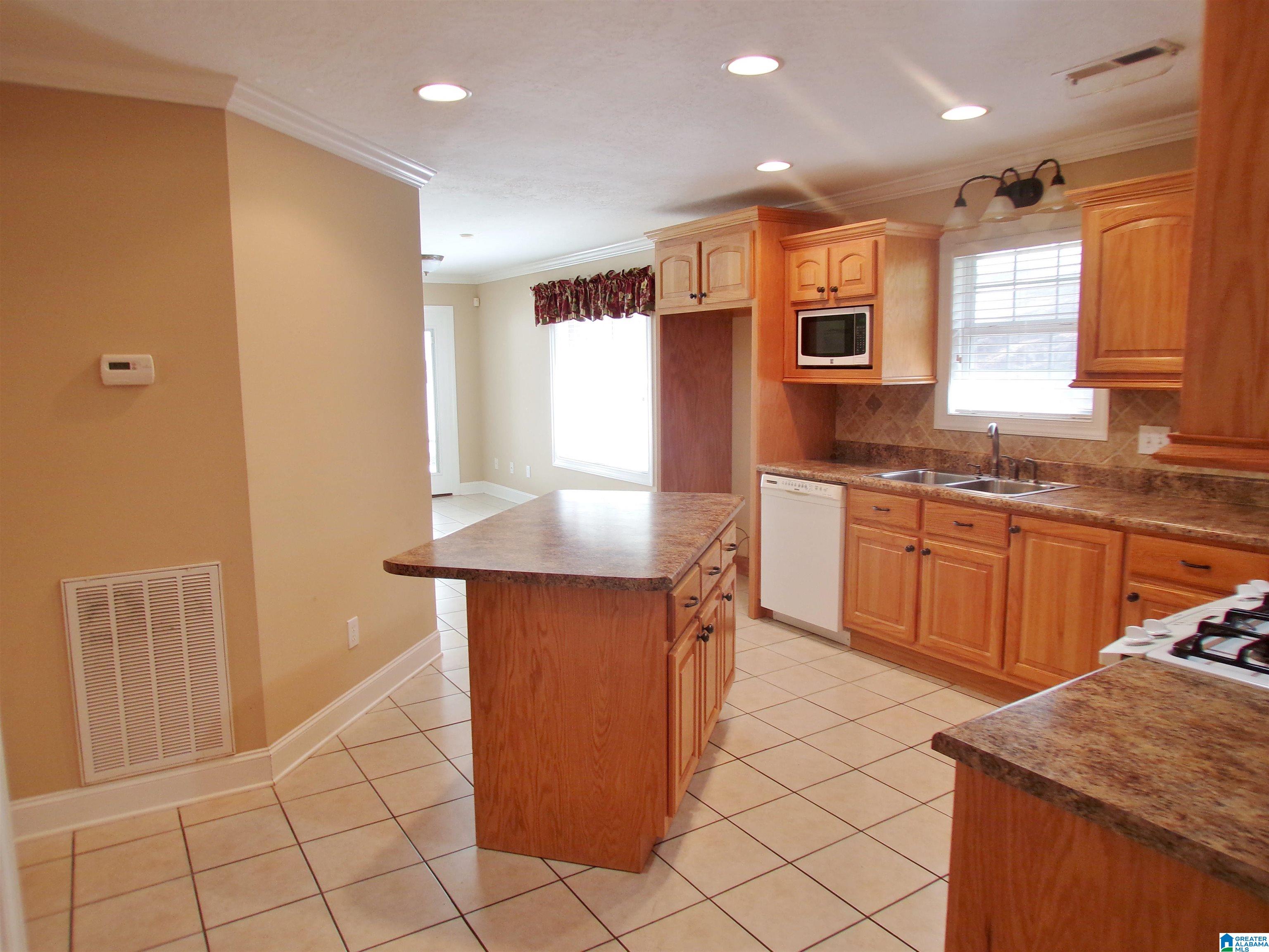 36 Foxley Road Anniston, AL 36205 - Photo 4 of 71