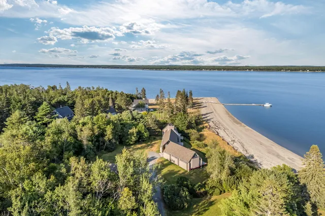 $2,900,000 | 31 Daybreak Lane, Surry, ME 04684