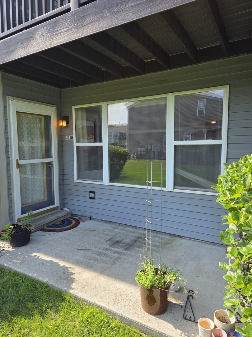 408 Woodview Circle, Unit B Elgin, IL 60120 - Photo 25 of 26 a front view of a house with a yard
