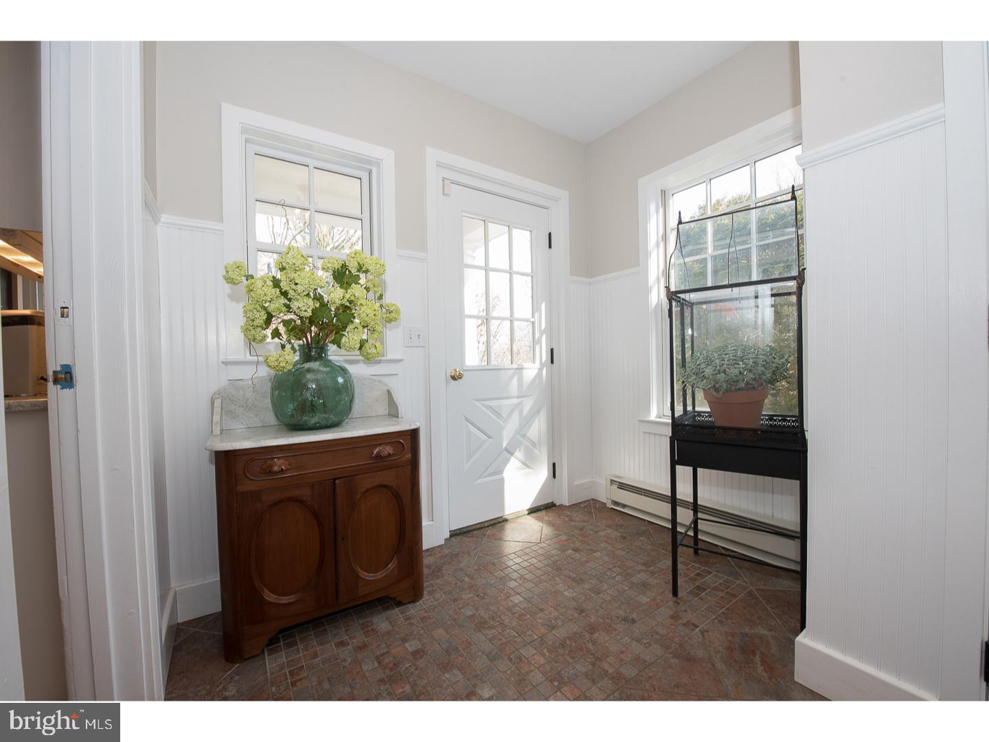 101 Glynn Lane Wayne, PA 19087 - Photo 11 of 25 a living room with furniture and a potted plant
