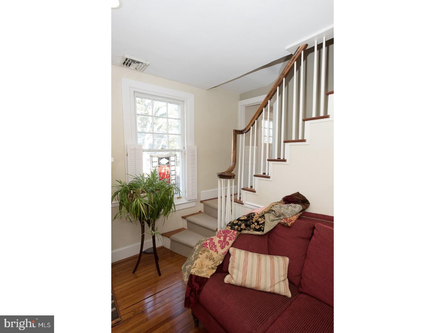 101 Glynn Lane Wayne, PA 19087 - Photo 7 of 25 a living room with furniture and a potted plant