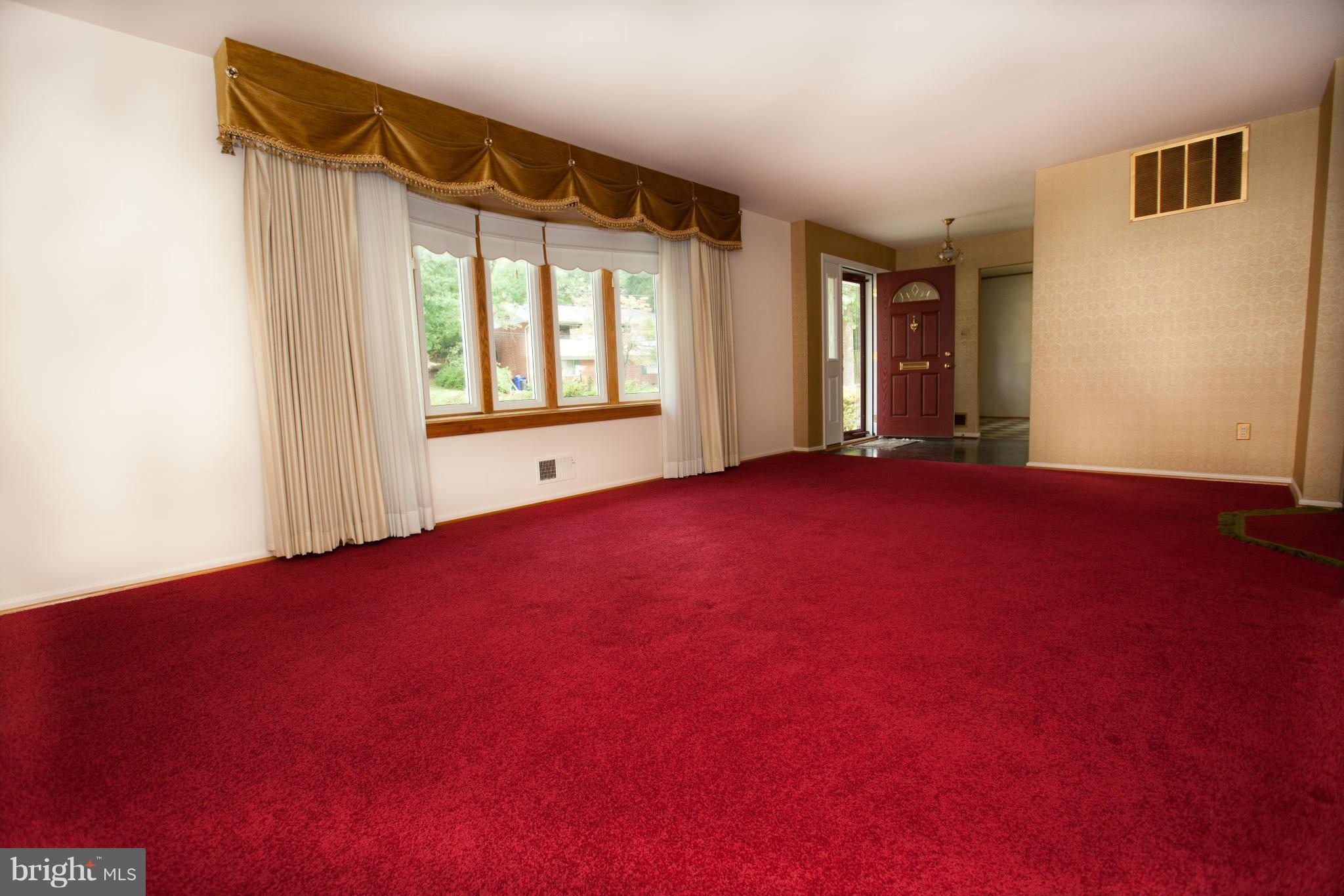 9507 Vance Place Silver Spring, MD 20901 - Photo 2 of 30 Living Room