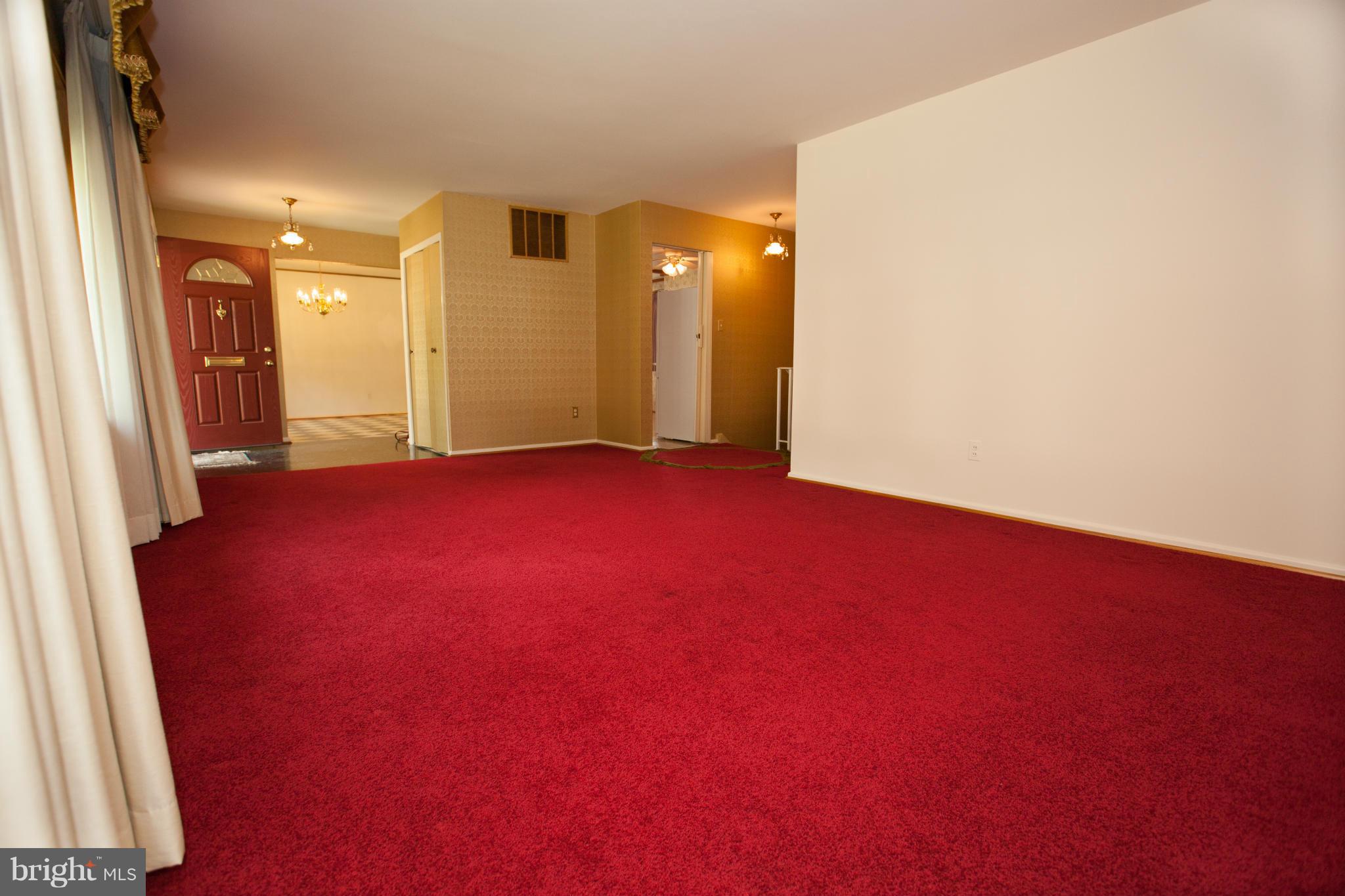 9507 Vance Place Silver Spring, MD 20901 - Photo 3 of 30 Living Room