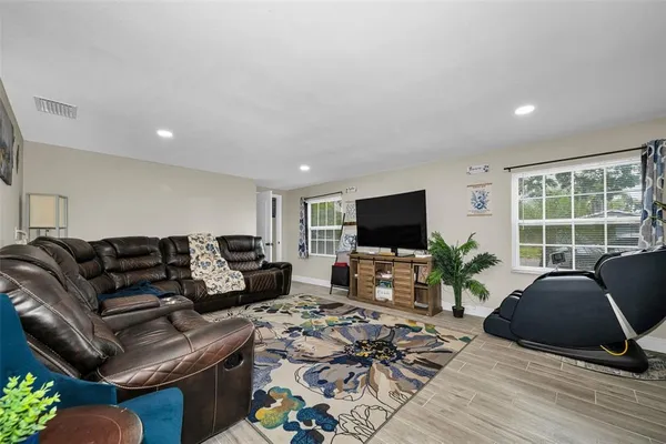 $425,000 | 801 Walnut Drive, Seffner, FL 33584