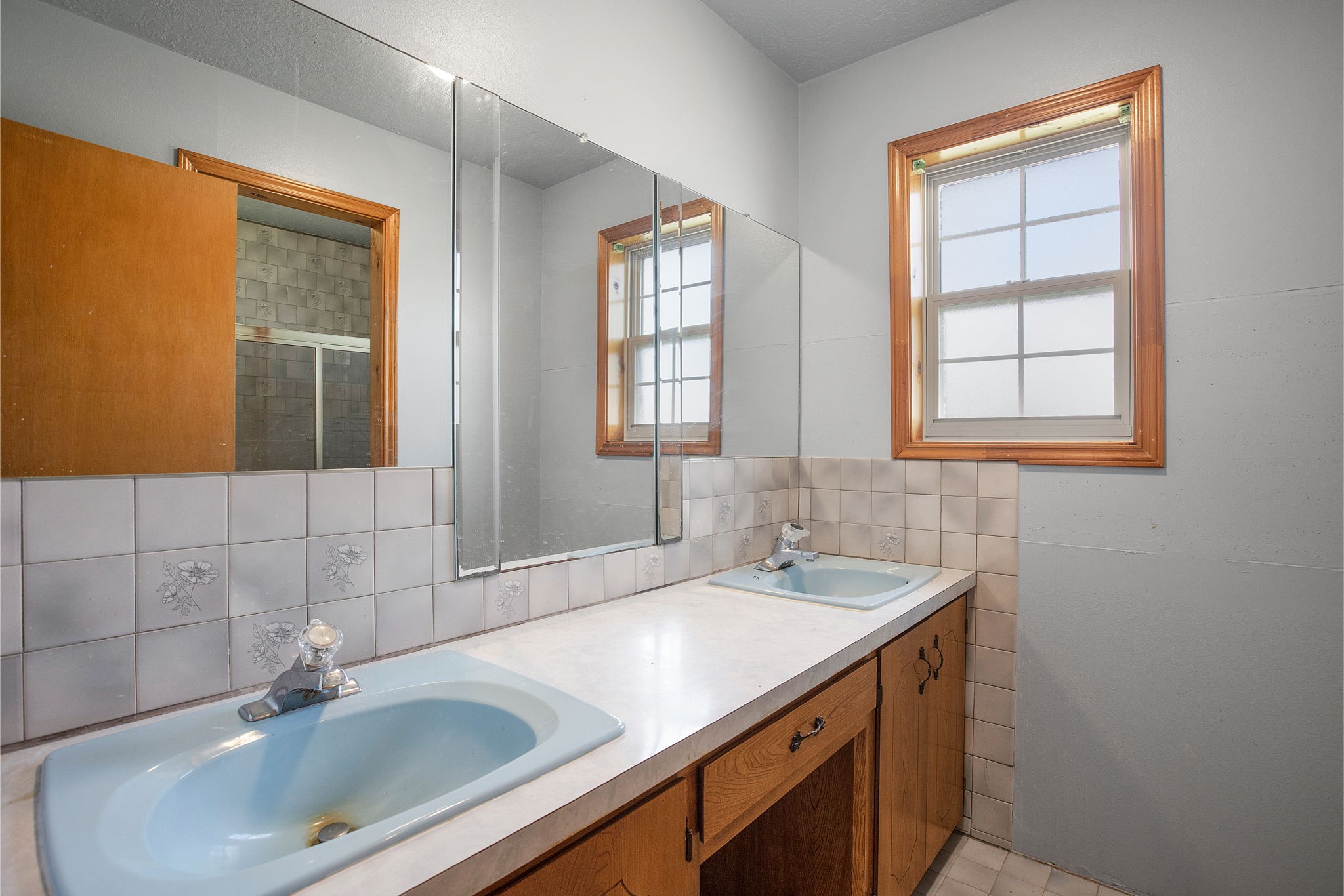 14205 Bohemian Hall Road Crosby, TX 77532 - Photo 22 of 33 a bathroom with a sink and a bathtub