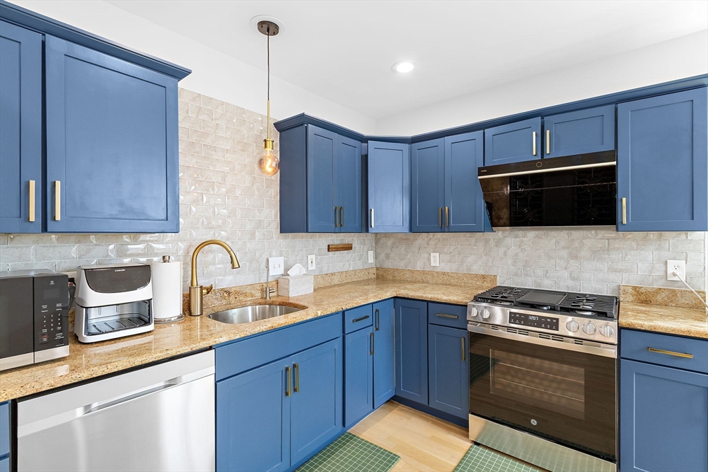 169 Chestnut Street, Unit 2 Waltham, MA 02453 - Photo 7 of 18