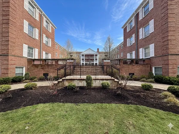 $263,000 | 2242 Sherman Avenue, Unit 2, Evanston, IL 60201
