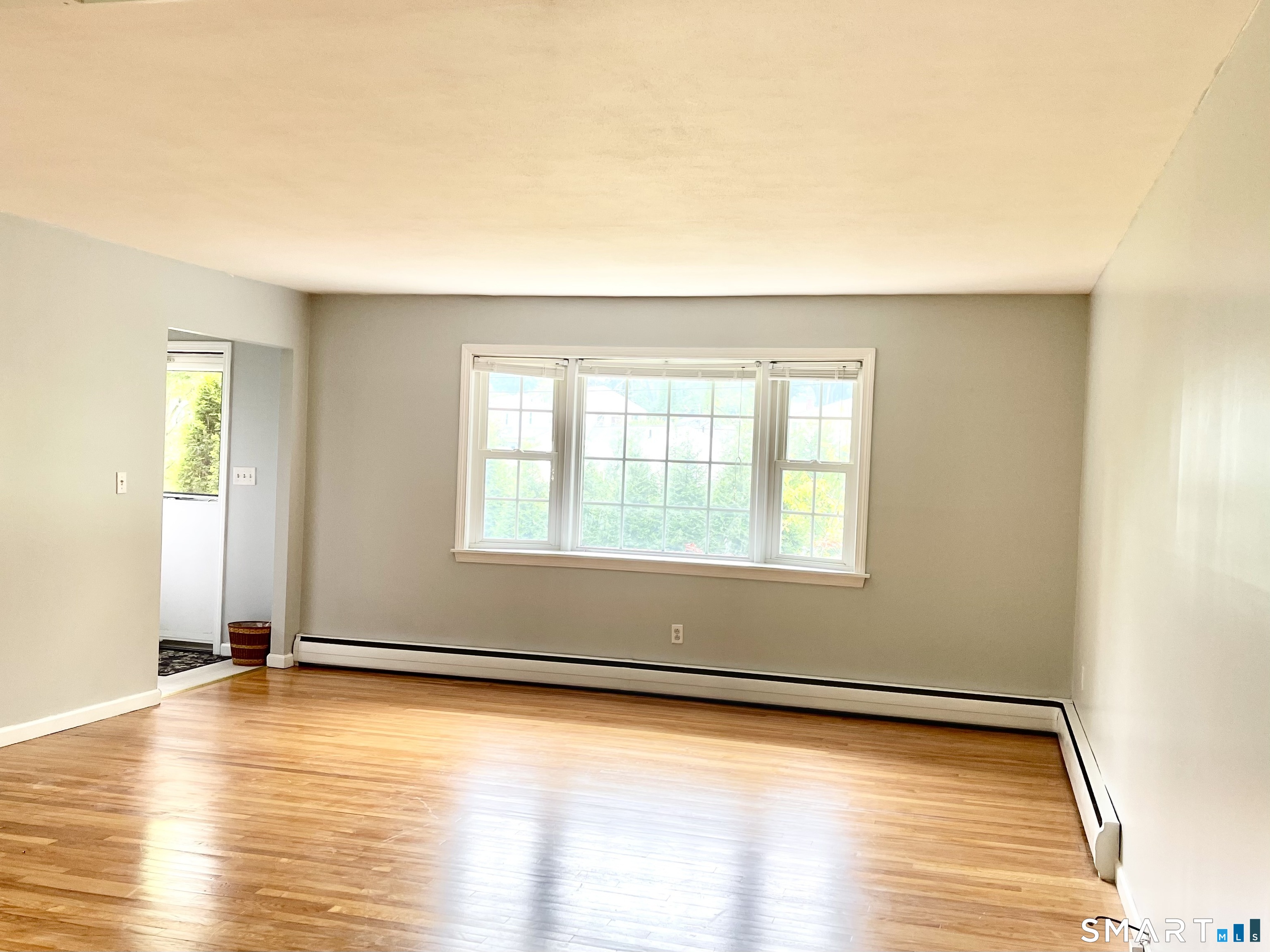35 Woodmont Road West Hartford, CT 06117 - Photo 6 of 29
