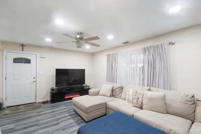 $399,999 | 288 Feller Drive, Central Islip, NY 11722