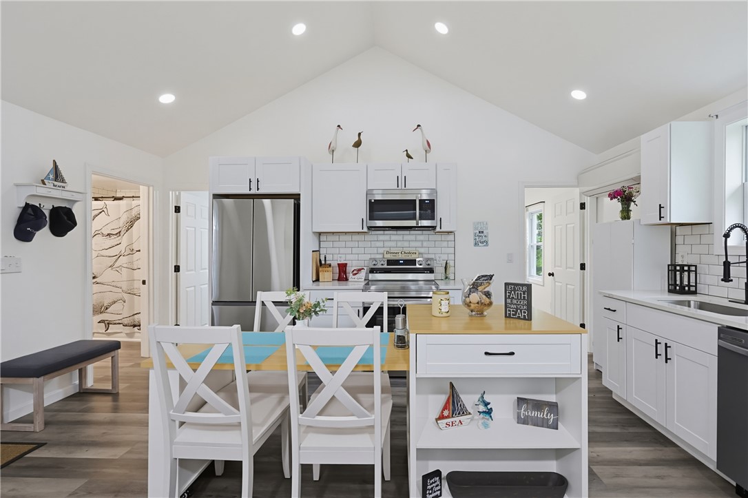 1703 Crandall Road Tiverton, RI 02878 - Photo 8 of 19