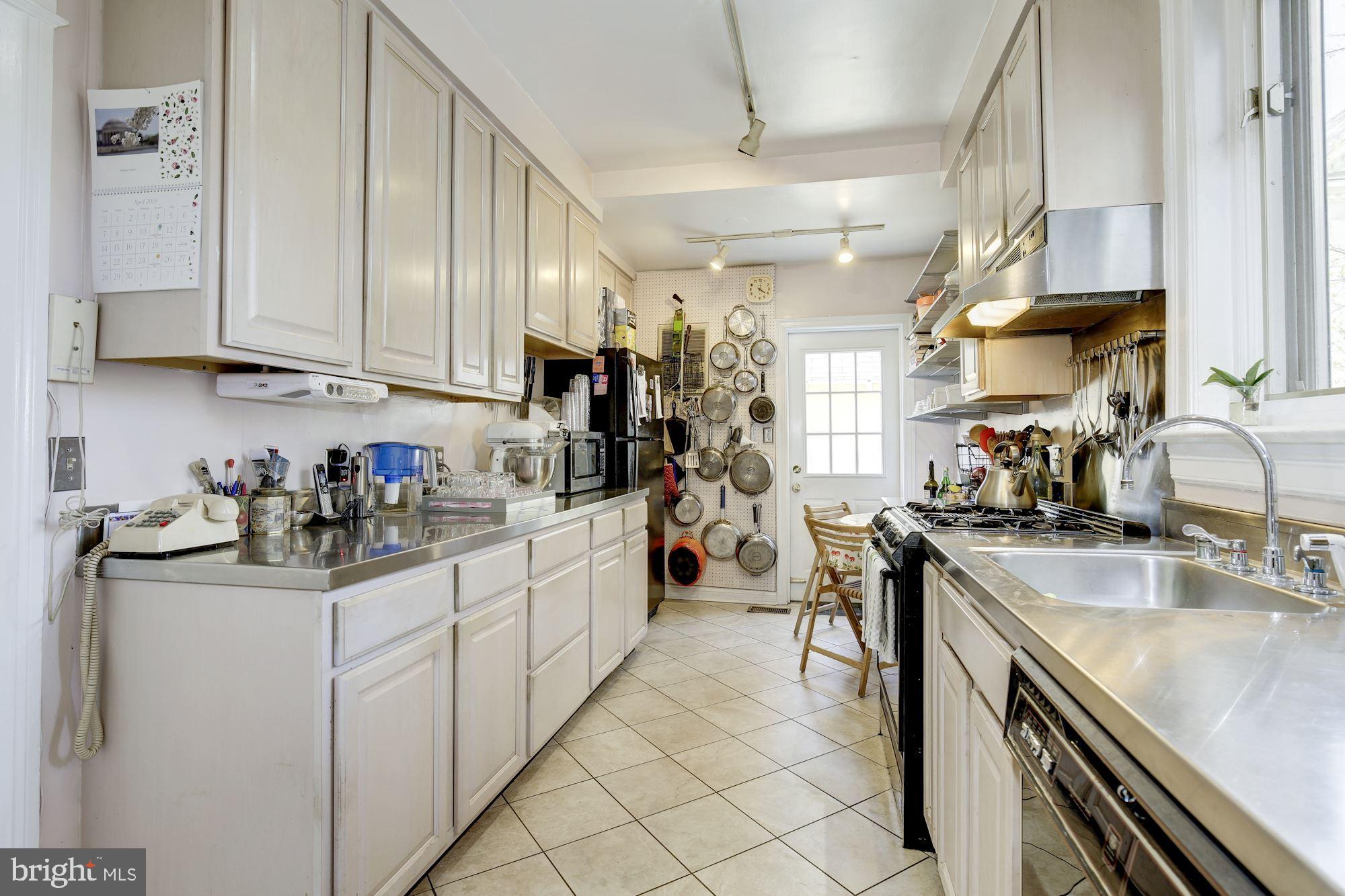 3207 Foxhall Road Northwest Washington, DC 20016 - Photo 16 of 34