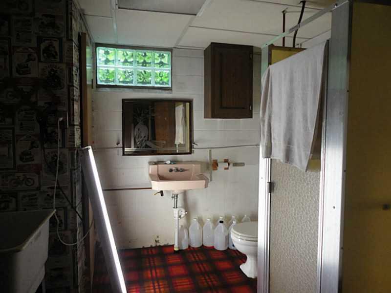 484 Peach Road Parker, PA 16049 - Photo 8 of 19 Full Bath.
