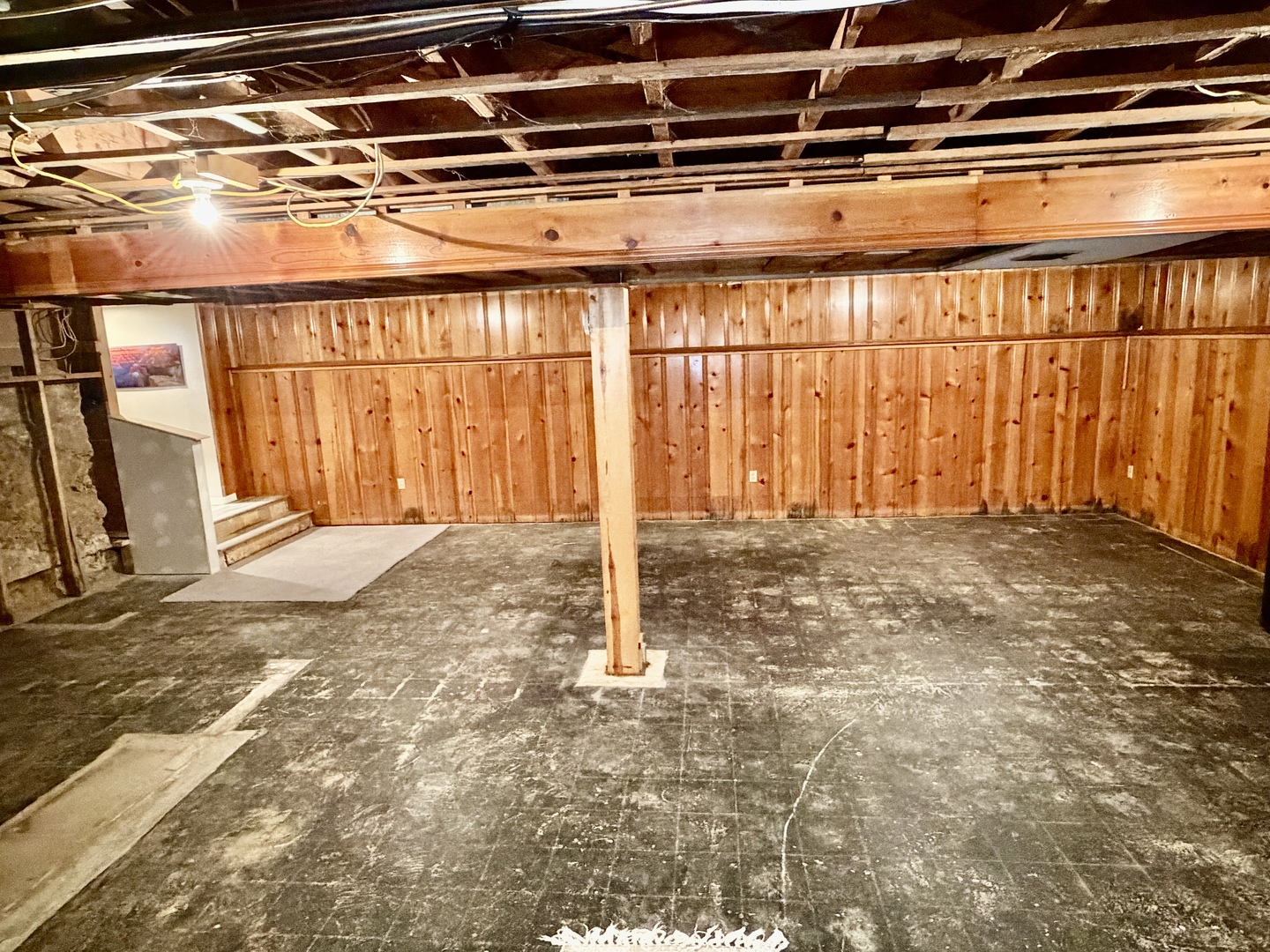 21186 Mathew Road Sterling, IL 61081 - Photo 30 of 66 a view of a room with a door