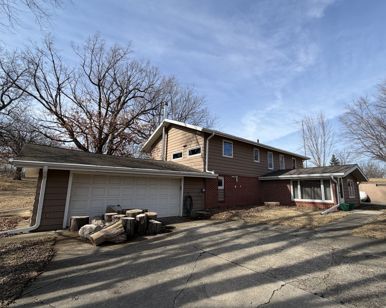 21186 Mathew Road Sterling, IL 61081 - Photo 55 of 66 a view of a house with a large space