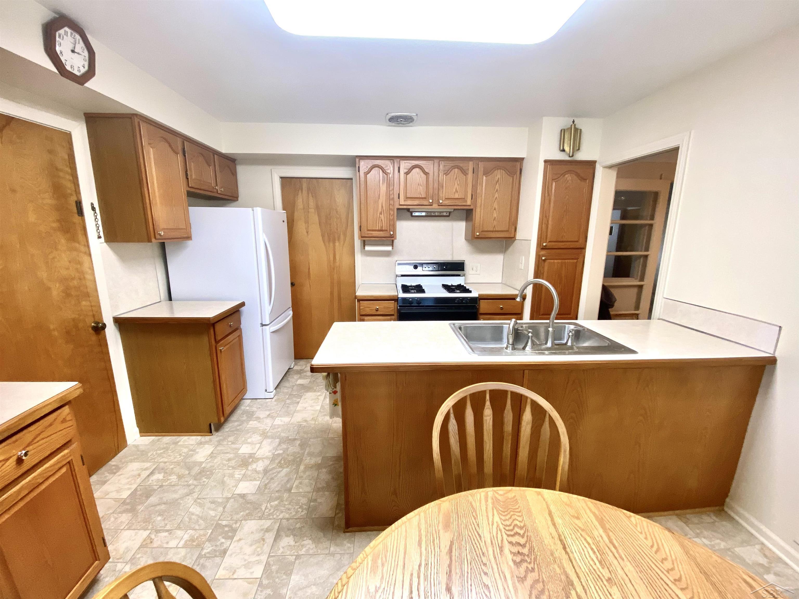 4302 Risedorph Street Burton, MI 48509 - Photo 7 of 18 50092643-6.JPG