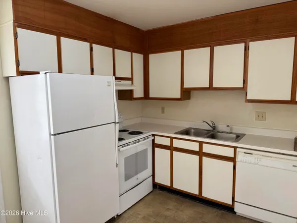 $995 | 3320 Bridges Street, Unit 12, Morehead City, NC 28557