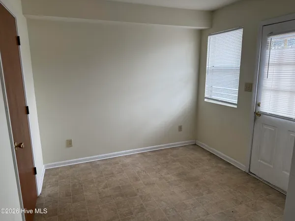 $995 | 3320 Bridges Street, Unit 12, Morehead City, NC 28557