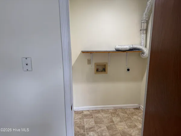 $995 | 3320 Bridges Street, Unit 12, Morehead City, NC 28557