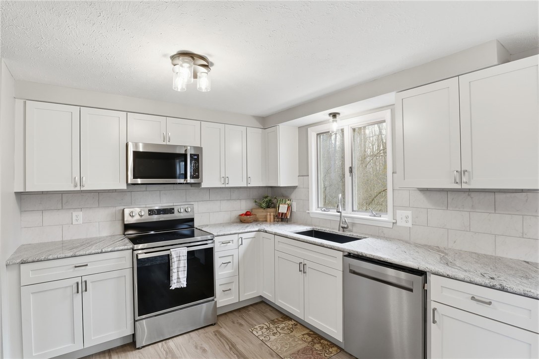 5644 Van Cruyningham Road Williamson, NY 14589 - Photo 13 of 30