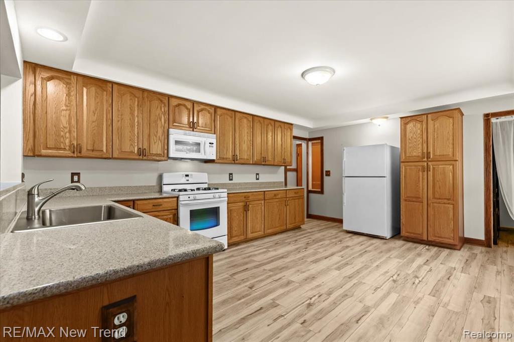 33266 Raphael Road Farmington Hills, MI 48336 - Photo 12 of 36