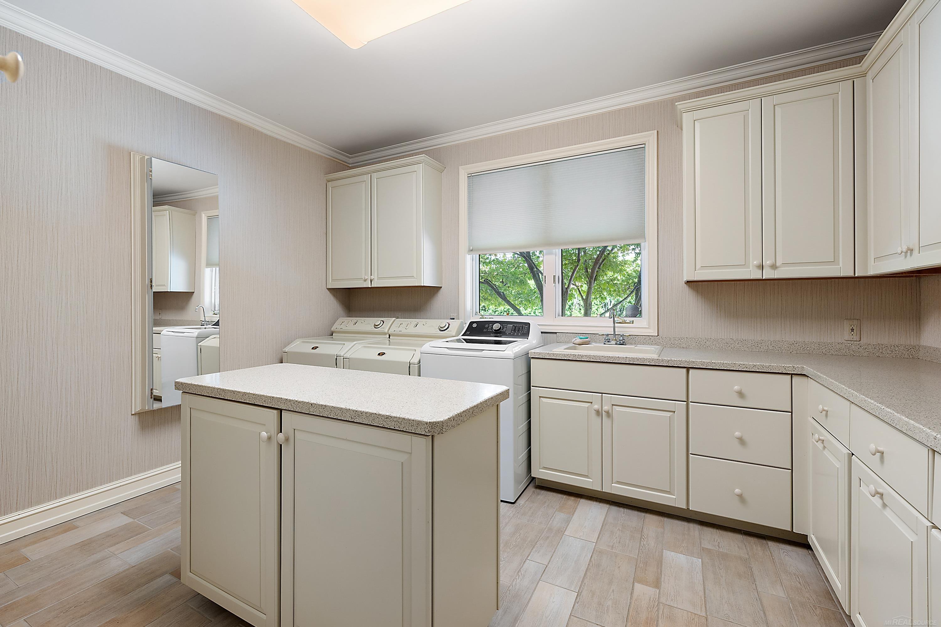 555 Lake Shore Road Grosse Pointe, MI 48236 - Photo 41 of 94 50164218-D04DD269-746C-41D1-9FE7-AFFE22E22119.JPG