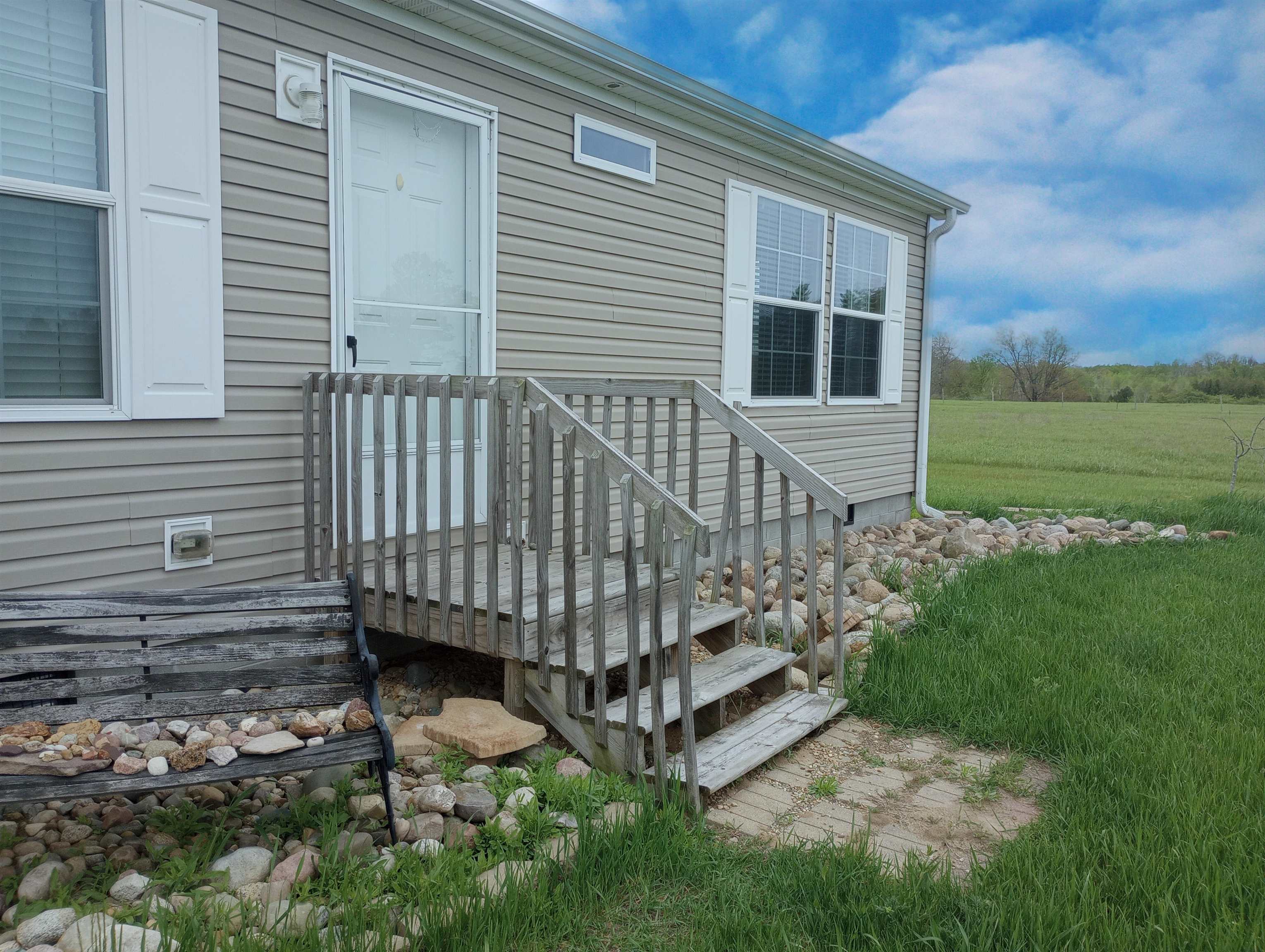 2254 Clarwin Road Gladwin, MI 48624 - Photo 4 of 47