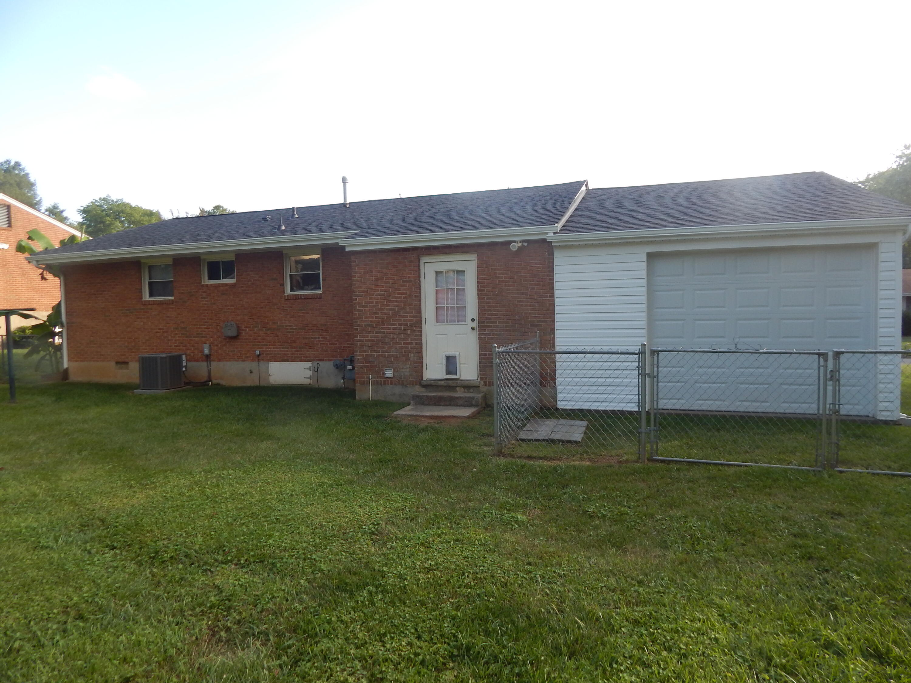 513 Holiday Road Vinton, VA 24179 - Photo 2 of 4 a backyard of a house with lots of green space