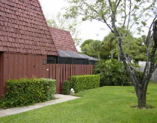 9 Atrium Circle, Unit D Atlantis, FL 33462 - Photo 1 of 4 Primary Photo