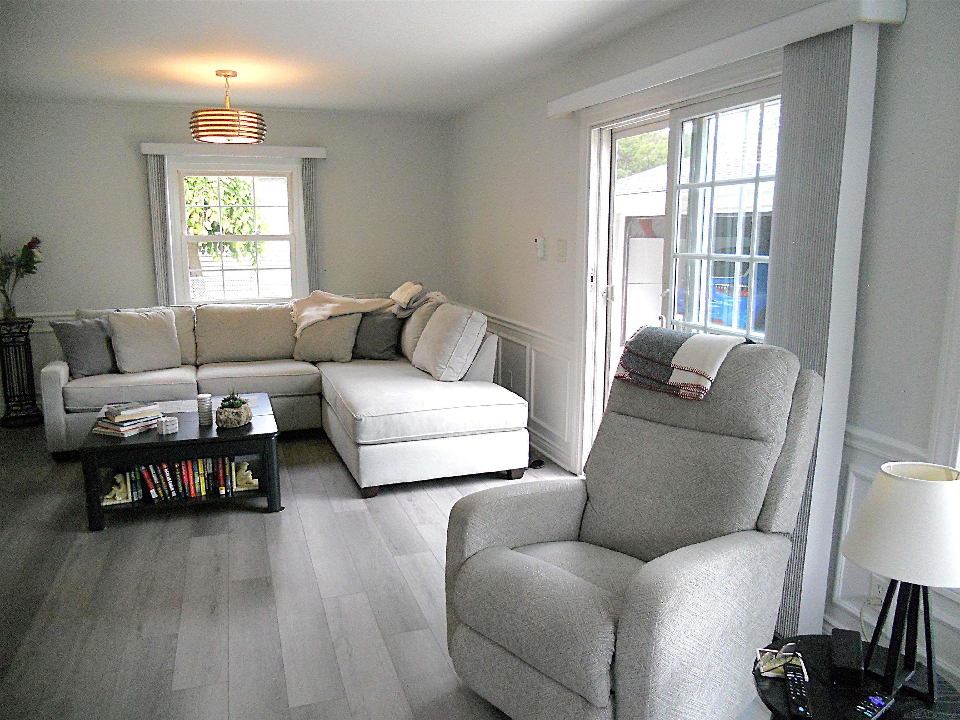 625 Rewold Drive Rochester, MI 48307 - Photo 8 of 69 50213110-c4290d87-e9bb-4c27-87c1-fed694932d3b.JPG