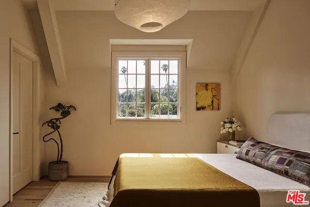 $7,995,000 | 2027 Laughlin Park Drive, Los Angeles, CA 90027