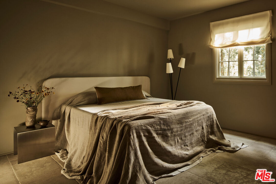 2027 Laughlin Park Drive Los Angeles, CA 90027 - Photo 17 of 25