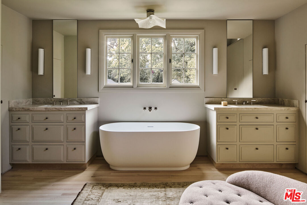 2027 Laughlin Park Drive Los Angeles, CA 90027 - Photo 9 of 25