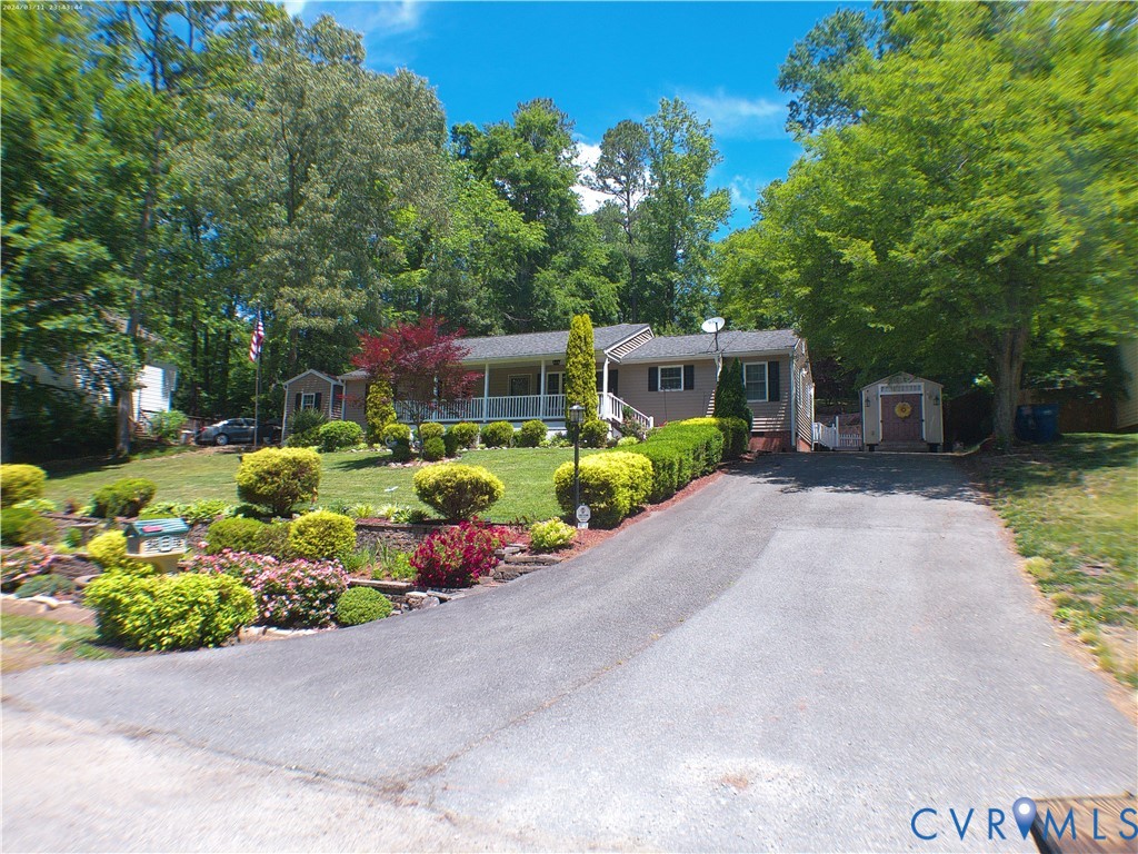 9418 North Rinker Drive Mechanicsville, VA 23116 - Photo 2 of 29