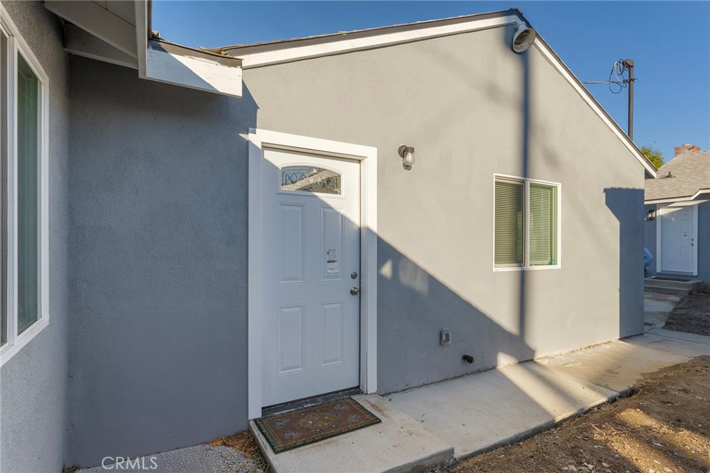 805 South 10th Street Montebello, CA 90640 - Photo 13 of 29 Back Unit Front Door