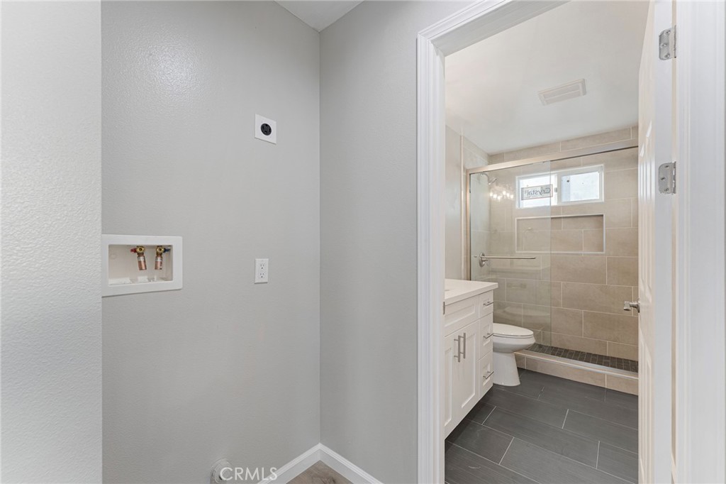 805 South 10th Street Montebello, CA 90640 - Photo 25 of 29 Laundry Area