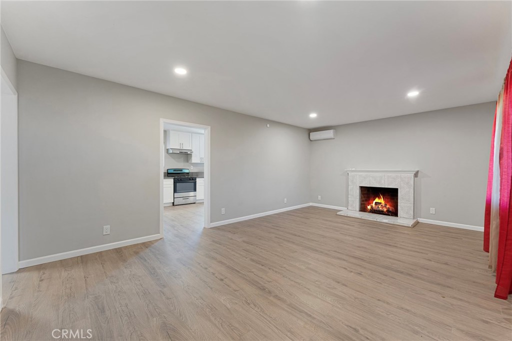 805 South 10th Street Montebello, CA 90640 - Photo 5 of 29 Living Room