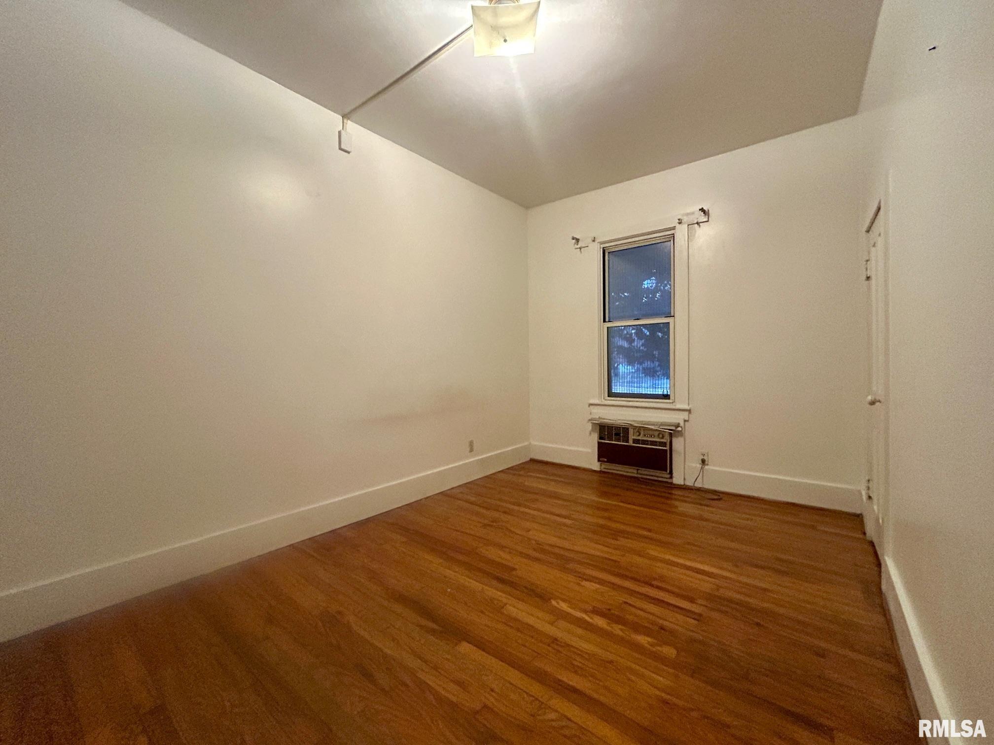 1004 West Mill Street Carbondale, IL 62901 - Photo 12 of 29