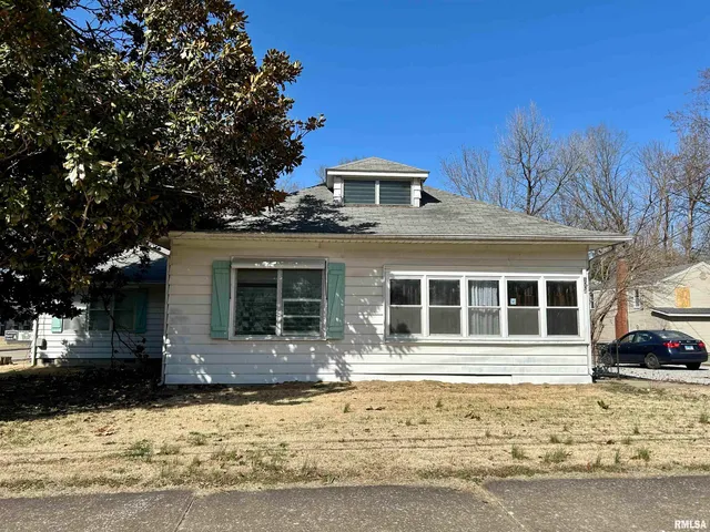 $89,900 | 1004 West Mill Street, Carbondale, IL 62901