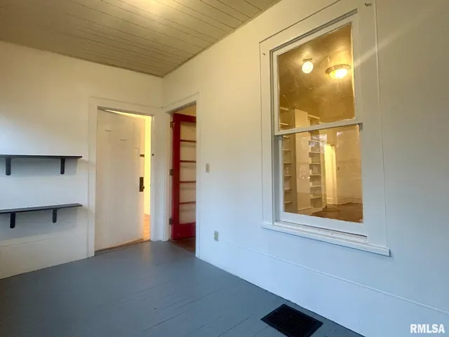 $89,900 | 1004 West Mill Street, Carbondale, IL 62901