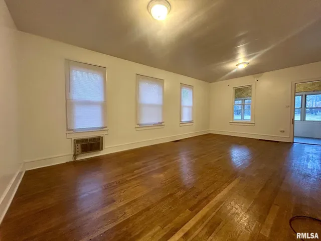 $89,900 | 1004 West Mill Street, Carbondale, IL 62901