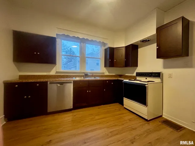 $89,900 | 1004 West Mill Street, Carbondale, IL 62901