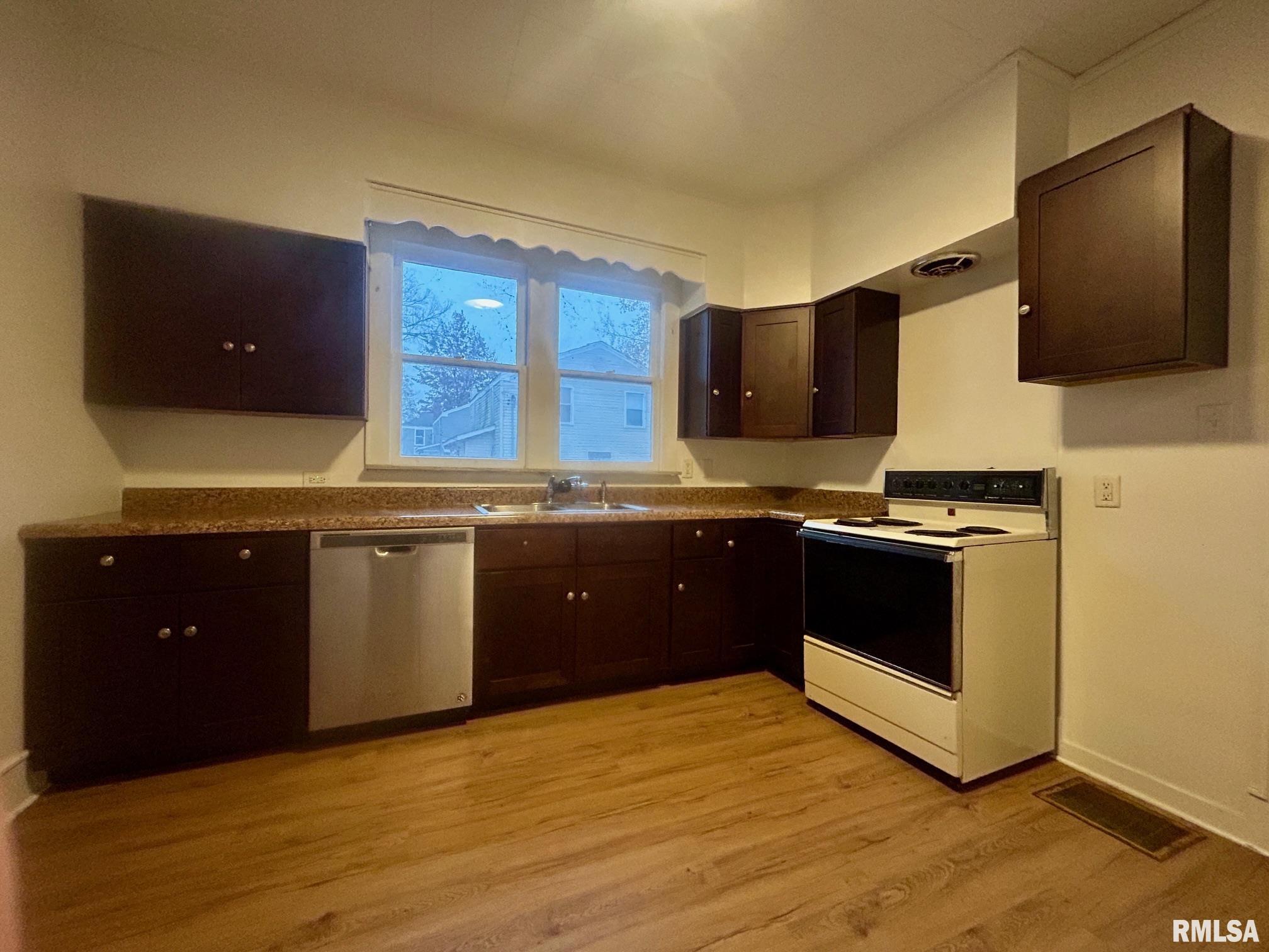 1004 West Mill Street Carbondale, IL 62901 - Photo 9 of 29