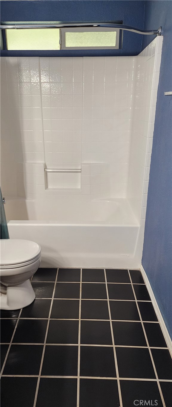 690 Riviera Drive Blythe, CA 92225 - Photo 42 of 50 Guest bathroom