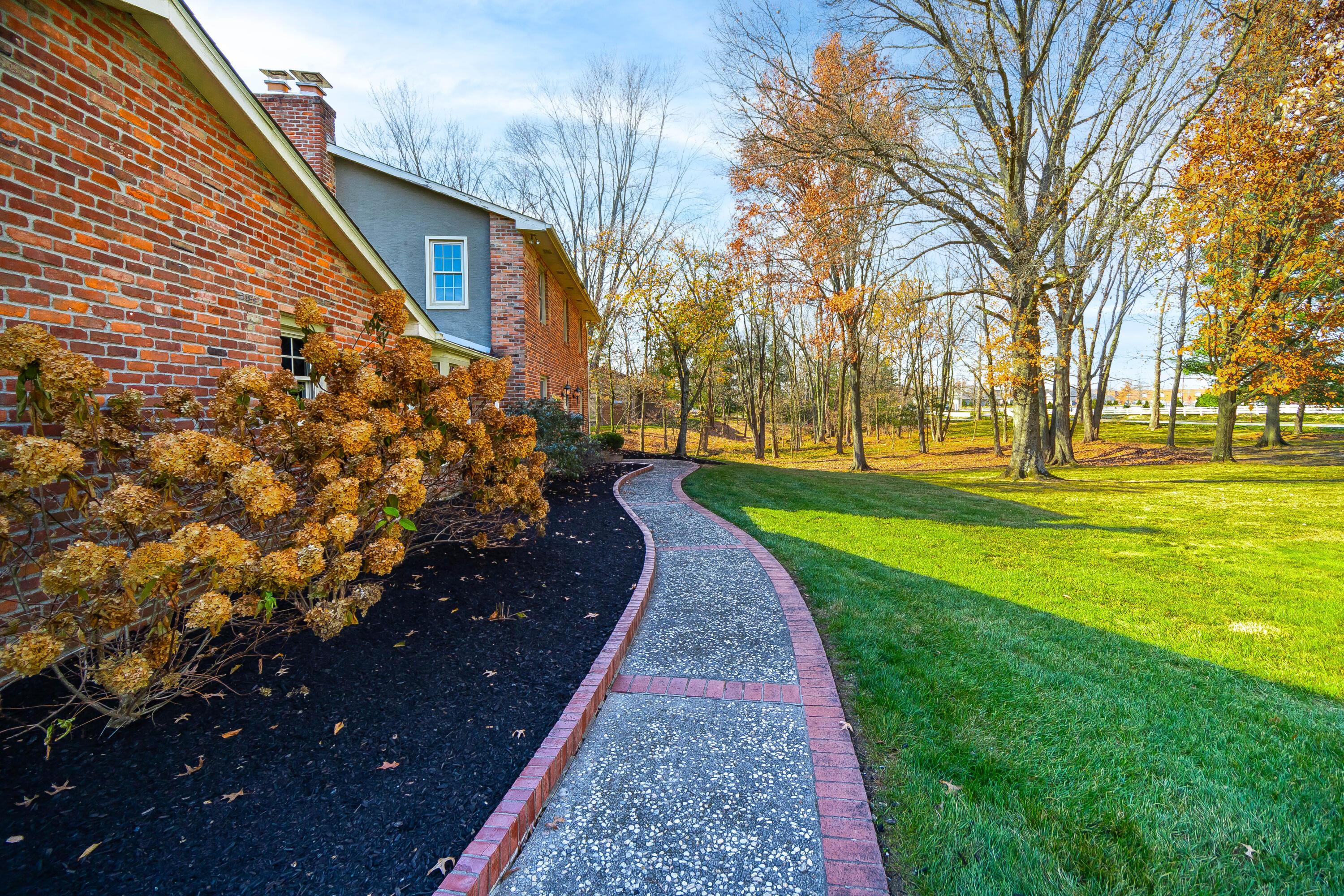 2615 Carriage Road Powell, OH 43065 - Photo 7 of 62 2615 Carriage road (Exterior)-14