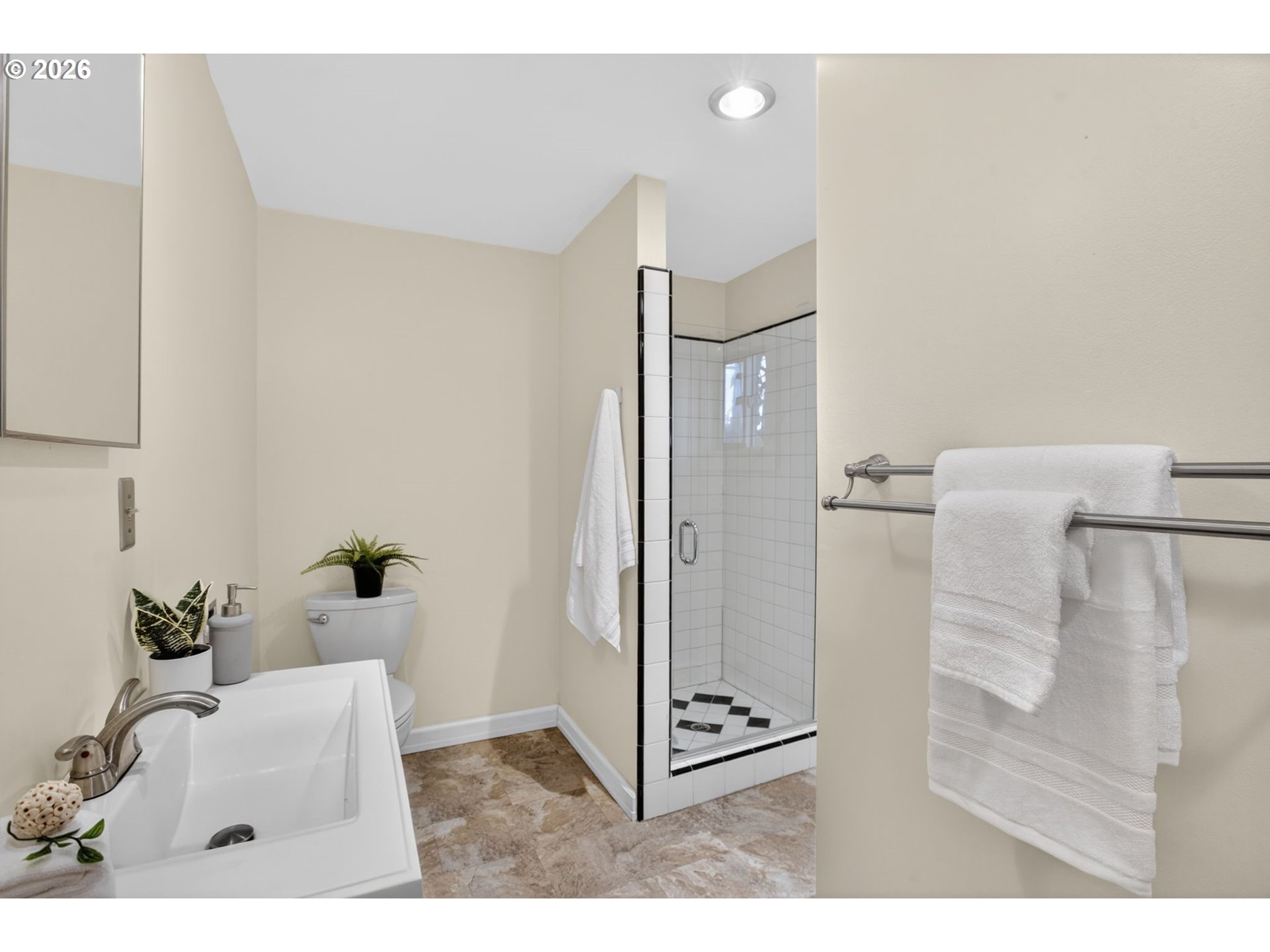 8 Southwest Alice Street Portland, OR 97219 - Photo 21 of 31 Gallery Image 21