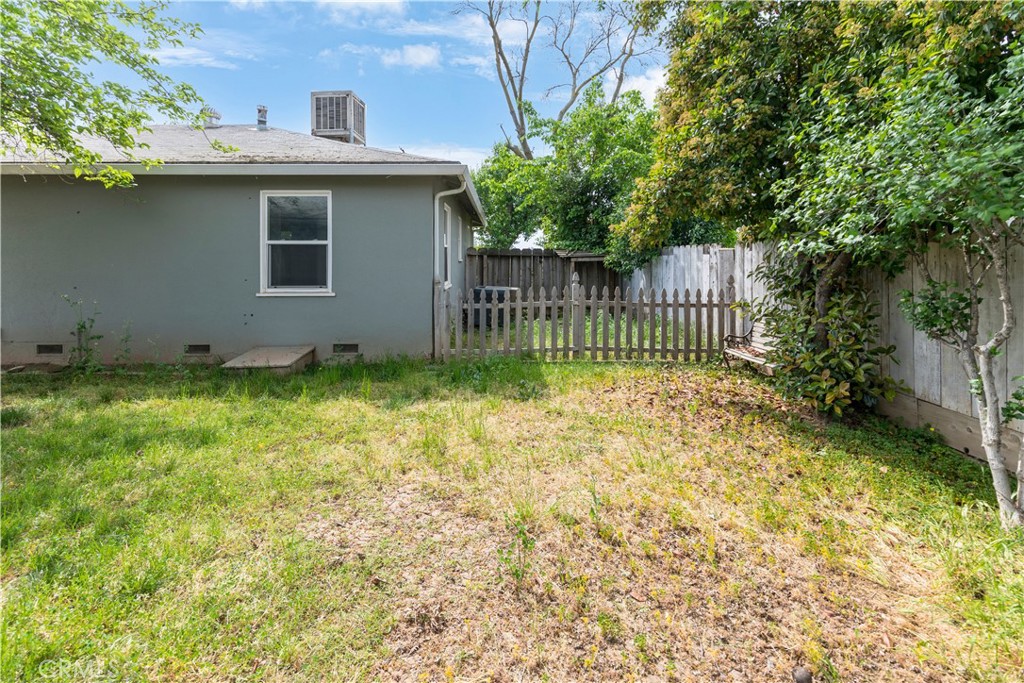 789 Yosemite Parkway Merced, CA 95340 - Photo 19 of 19 a view of a house with a yard and fence